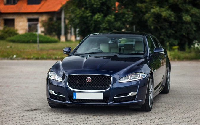 Jaguar XJ cena 116900 przebieg: 34000, rok produkcji 2017 z Wysoka małe 781